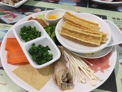 -桥香园正宗过桥米线(机场五店)