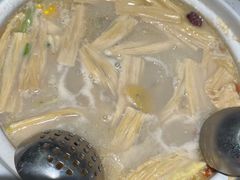 -三人行骨头王火锅(长寿店)