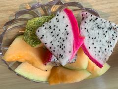 餐前水果-小鱼小牛·鱼牛干锅·脆鱼火锅(世欧广场店)