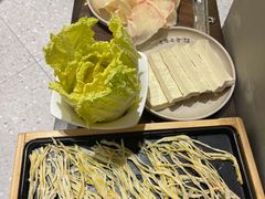 -老房老舍重庆火锅(假日城市店)
