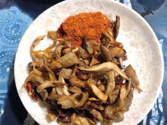 炸菌子-勺子米线·云南传统小吃市集(四方街店)