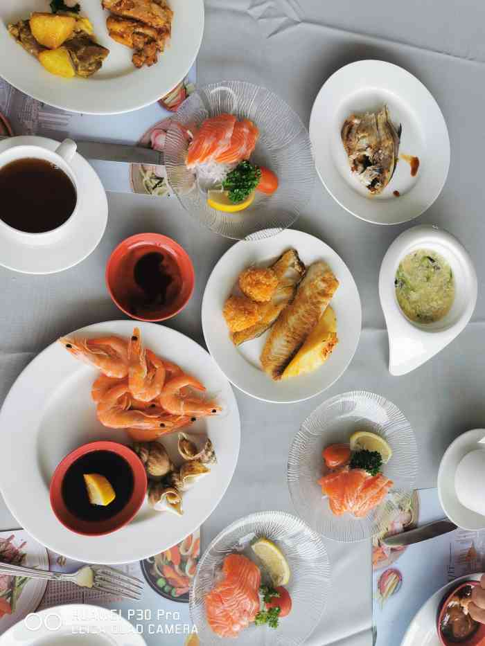 华厦大酒店·桃源西餐厅·自助餐"环境一流(39楼俯瞰珠江,食物种类