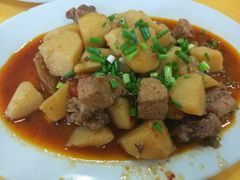 土豆烧排骨-荣生萝卜汤饭店