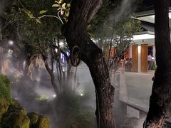 -Chom Cafe and Restaurant