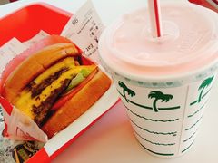 草莓奶昔-In-N-Out Burger(LAX)
