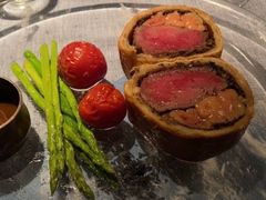 惠灵顿牛排-弦月窗LUNETTE BY AMANDA(复兴路店)