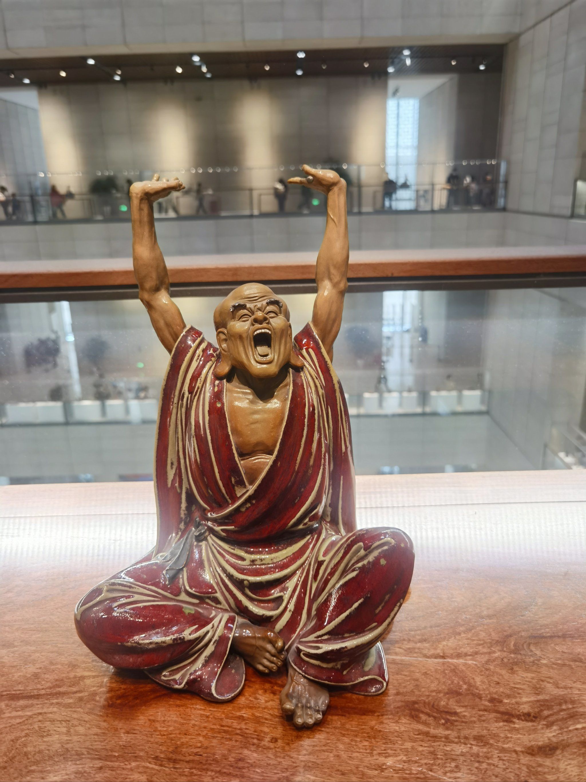 工艺美术馆里的罗汉表情包