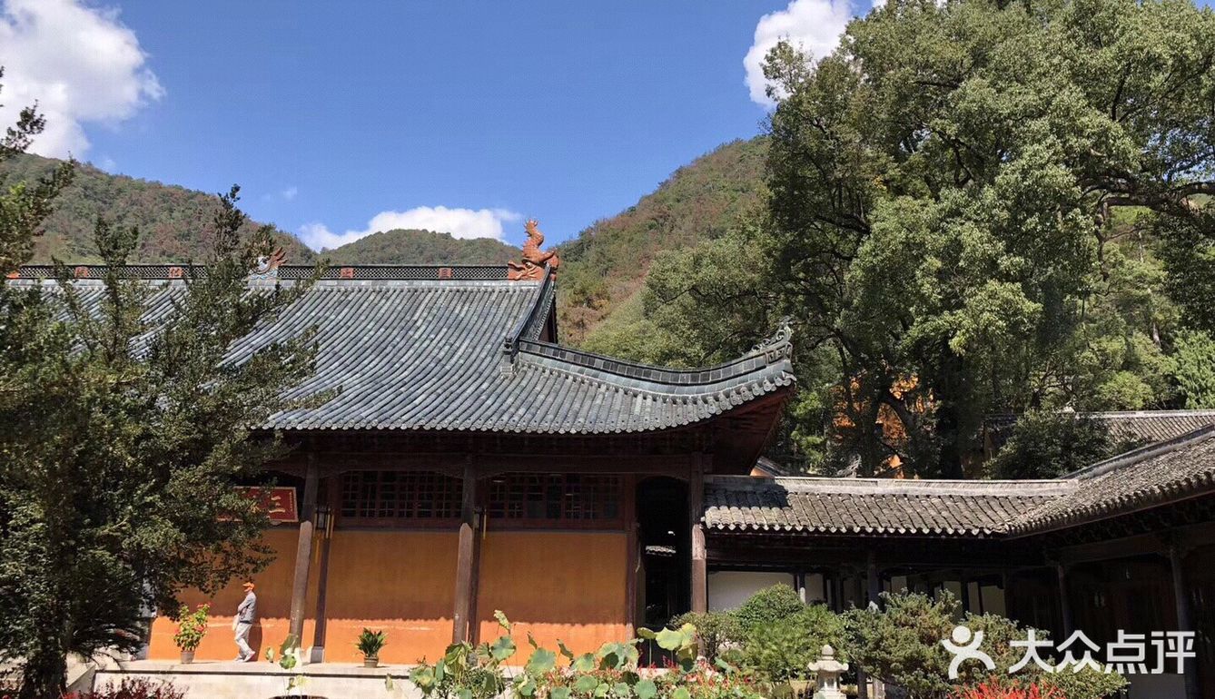 浙江省的天台山景區,屹立著一座千年古剎國清寺