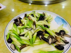 -乔家小院•本地小海鲜•非遗驴肉(万年泉路店)