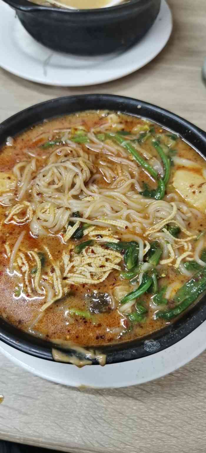 曹师傅砂锅麻辣烫(亚泰大街店)-"打车特意来探店,我点了一份砂锅冷面