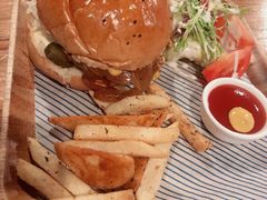 手工牛肉堡-双焙咖啡馆