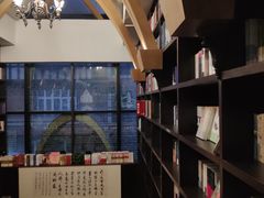 -钟书阁(松江泰晤士小镇店)