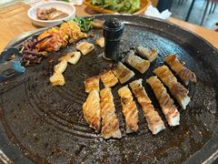 -江南猪肉商会无限续吃(弘大店)