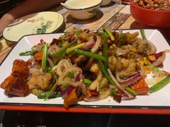 -虾弄弄海派小龙虾·牛羊蝎子火锅