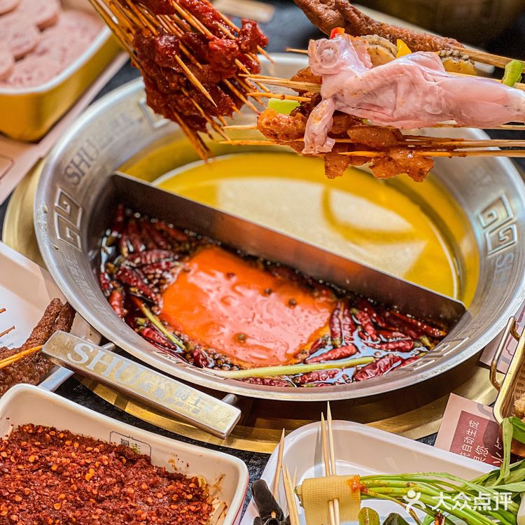 北京新店｜复古街头风的成都串串火锅来华熙啦