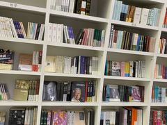 -钟书阁(松江泰晤士小镇店)