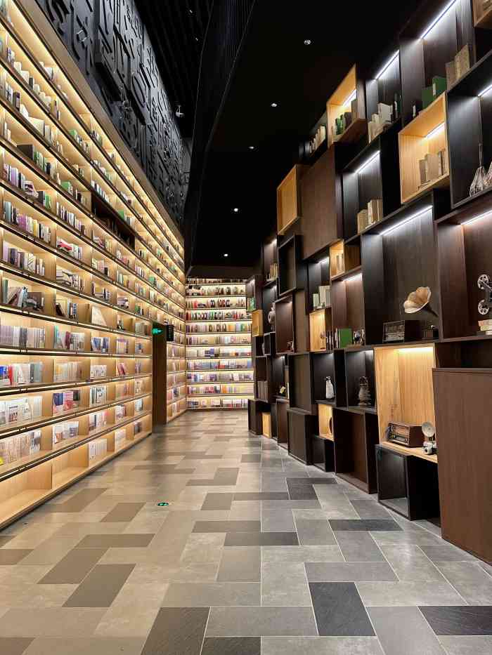 言几又(花园路万达坊店)-"作为一个环境好的书店,环境评分有满分. .