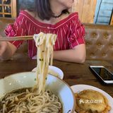 藕饺里面放了生姜稍微有点辣，蒿子粑粑蒿味很重