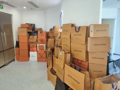 -聚云奢二手奢侈品黄金手表包包回收·中古店(三里屯总店)