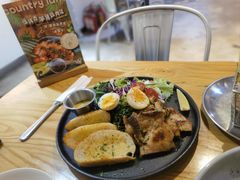 煎鸡扒烚蛋配欧包-Country Lane咖啡·意粉(荔园新天地店)