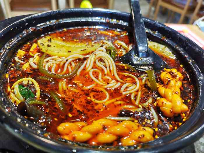 打分 嗨～吃砂锅吗 这个砂锅毕业后就很少吃了,大学老在学校门口吃.