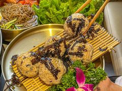 -围炉肉舍•炭烤活鳗•丹东海鲜烤肉(步行街店)