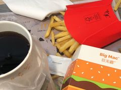 -麦当劳(展览馆店)