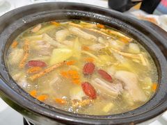 五指毛桃浸走地鸡-至潮餐厅精致粤菜·活鲈鱼·走地鸡(珠江新城店)
