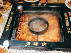 -老牌坊云南鱼豆花火锅(哈西万达店)