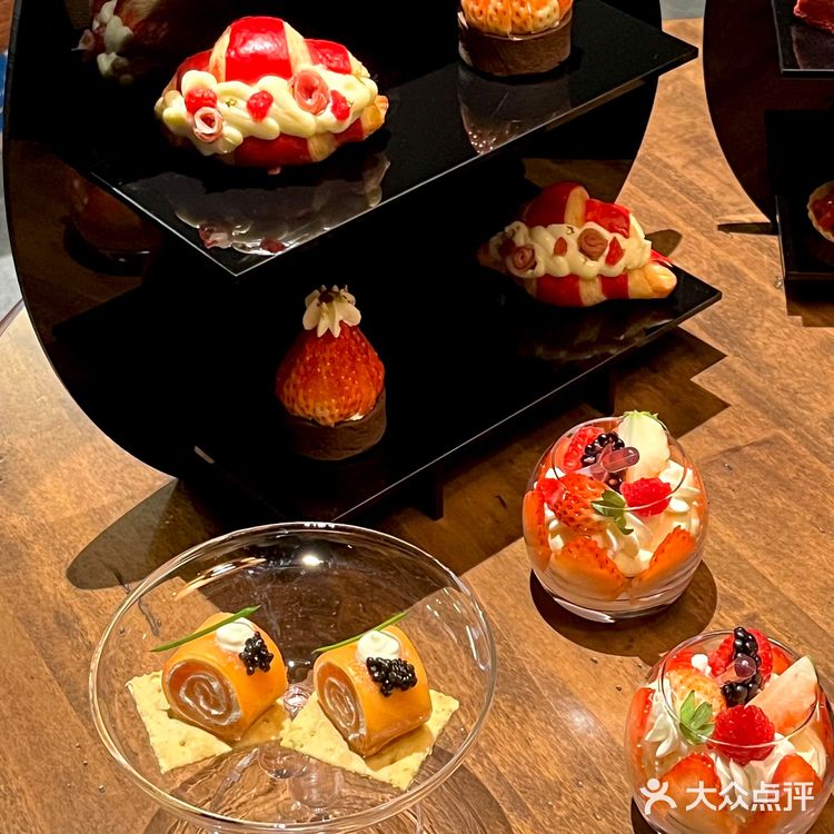 好久没和朋友坐下聊天了选了很多家店最后来到了龍·