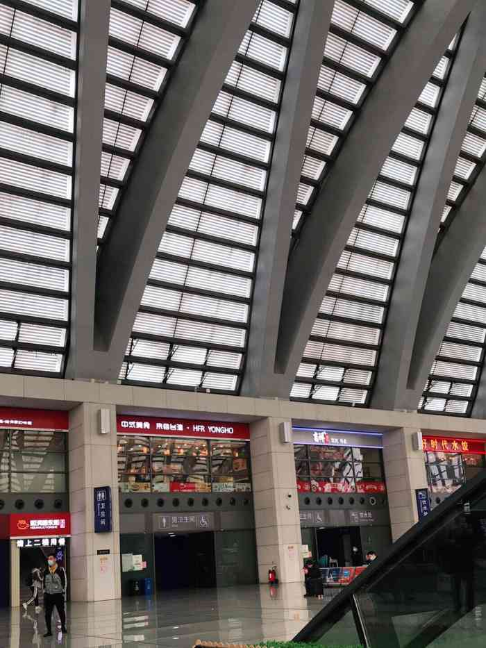 天津西站-"天津西站地下停车场分南停车场和北停车场,.