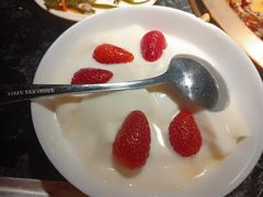 草莓冰豆腐花-九鼎轩火锅大排挡