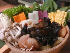 -湊湊火锅·茶憩(杭州湖滨银泰in77店)