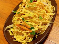 圆葱拌豆腐丝-滋派烤鱼(金元宝于家堡店)