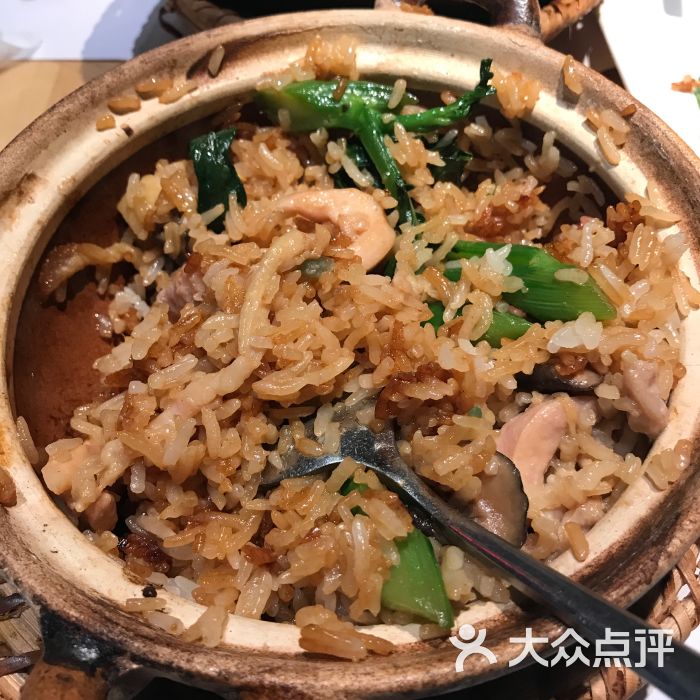 招牌滑雞煲仔飯