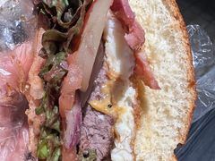 烧烤培根鸡蛋牛肉汉堡-JPG canteen(广州寺右公馆店)