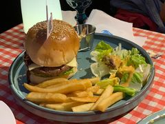 -鲨鱼美式餐厅酒吧Sharky