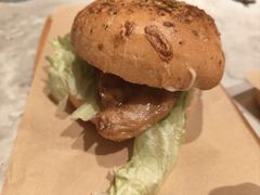 -必胜客(尹山湖歌林公园店)
