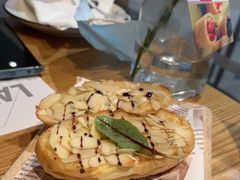 杏仁烤包-原石牛扒·约会餐厅(龙城万科里店)