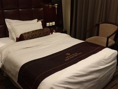 小单间的床-北京前门建国饭店