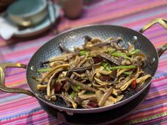 -香巴拉云南餐厅(华莱坞店)