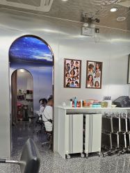 -Tloml salon