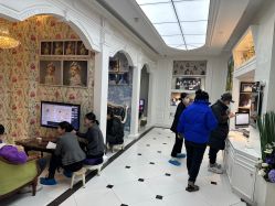 -亲亲宝贝艾尔莎亲子摄影会馆(中华路店)