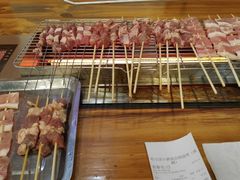 -哈尔滨小酒馆·鲜肉现穿自助烧烤(康新花园店)