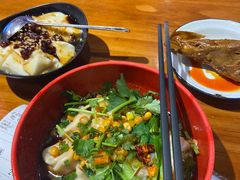 -爆炸头阿姨小四川正宗川味小吃(无任何分店)