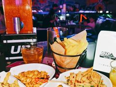 -UP嘻哈酒吧(粉巢店)