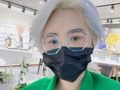 -宏宇眼镜蔡司依视路折扣店(兆佳眼镜城店)