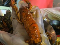 -肥肥虾庄·金牌油焖大虾(汉街SKP店)
