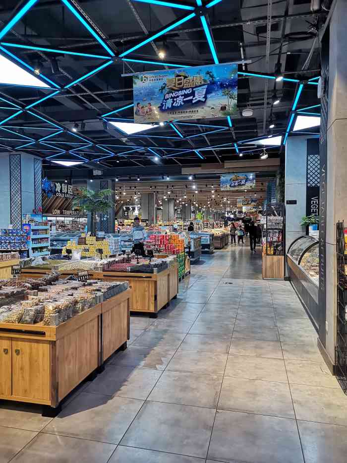 邻里优选超市(橡树林店)-"元旦这三天搞活动,好多东西都很便宜,超市.