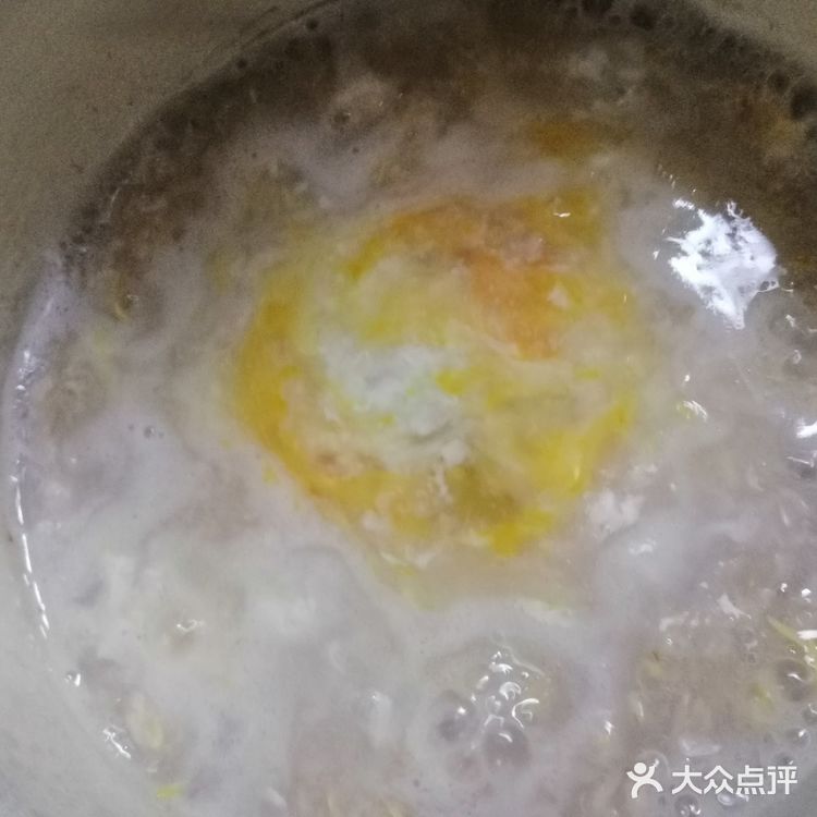秋季的早餐，来一份润肠暖胃的～燕麦鸡蛋粥